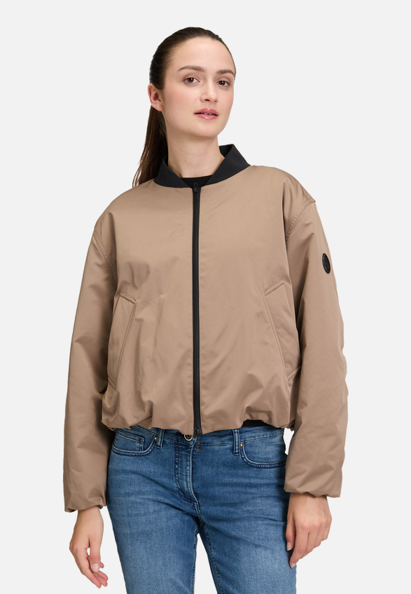 Bomberjacke mit Kragen / Modellfoto Vorderseite