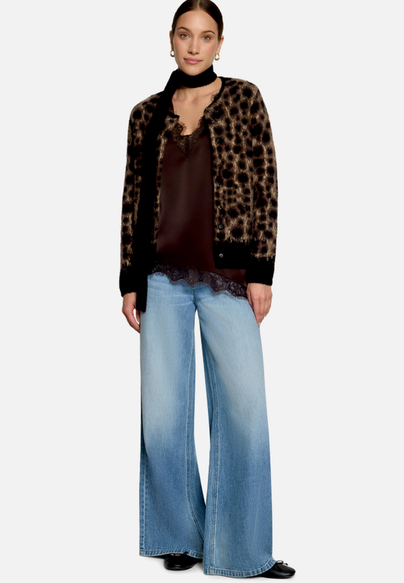 Satin-Top mit Spitze  / Modellfoto Vorderseite (Outfit)