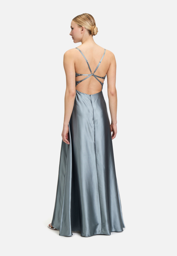 Abendkleid mit Stickerei / Modellfoto Rückseite