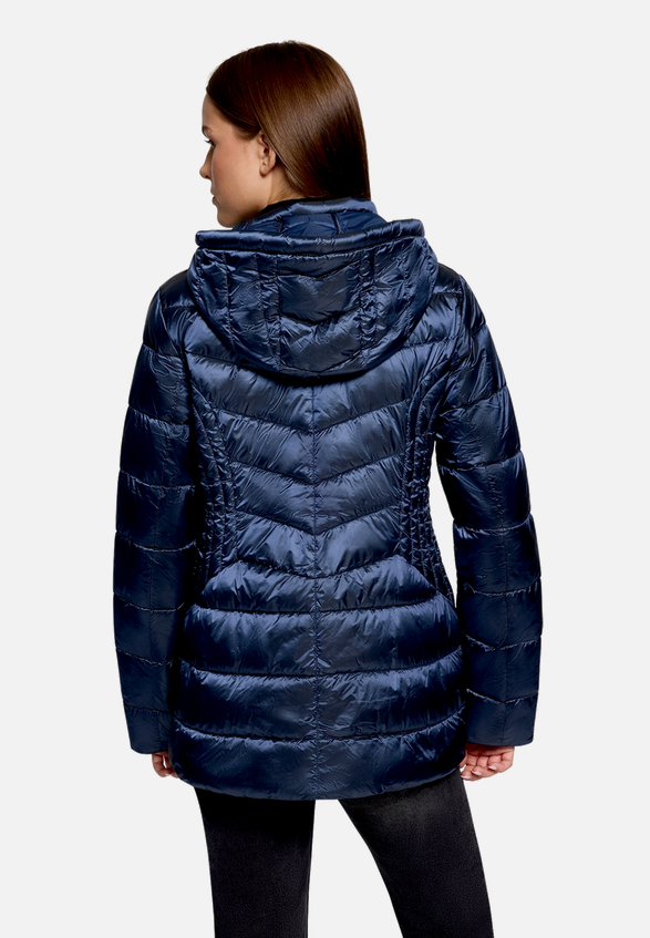 Outdoorjacke mit abnehmbarer Kapuze / Modellfoto Rückseite