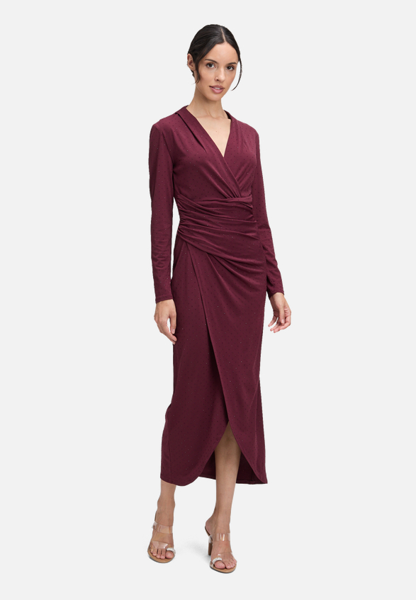 Abendkleid mit V-Ausschnitt / Modellfoto Vorderseite