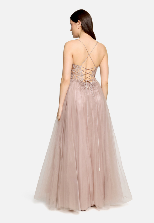 Abendkleid mit Stickerei / Modellfoto Rückseite