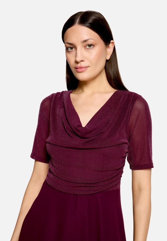 Cocktailkleid im Glitzer-Look / Detailbild