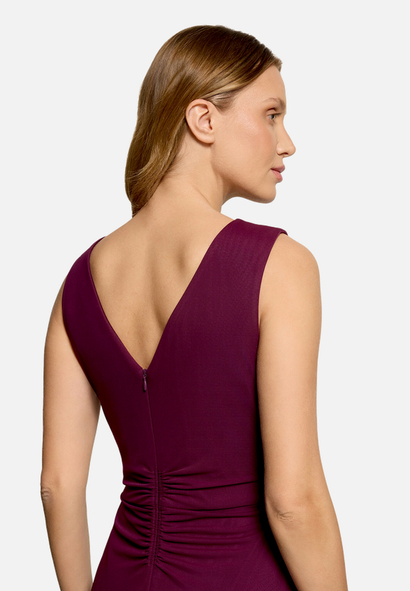 Abendkleid mit V-Ausschnitt / Detailbild