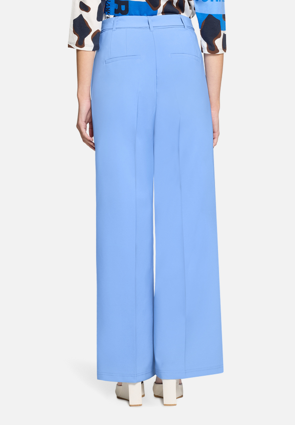 Stoffhose unifarben / Modellfoto Rückseite