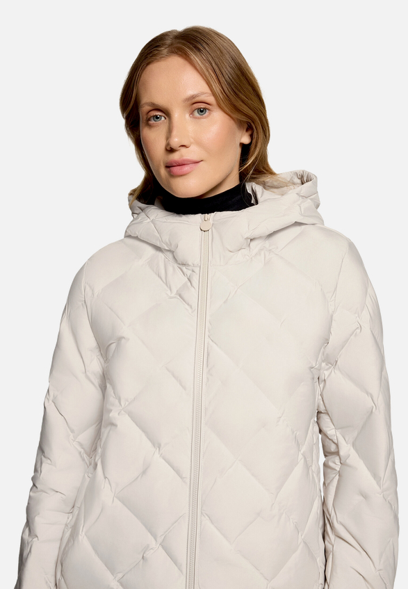 Leichte Steppjacke  mit Kapuze  / Detailbild