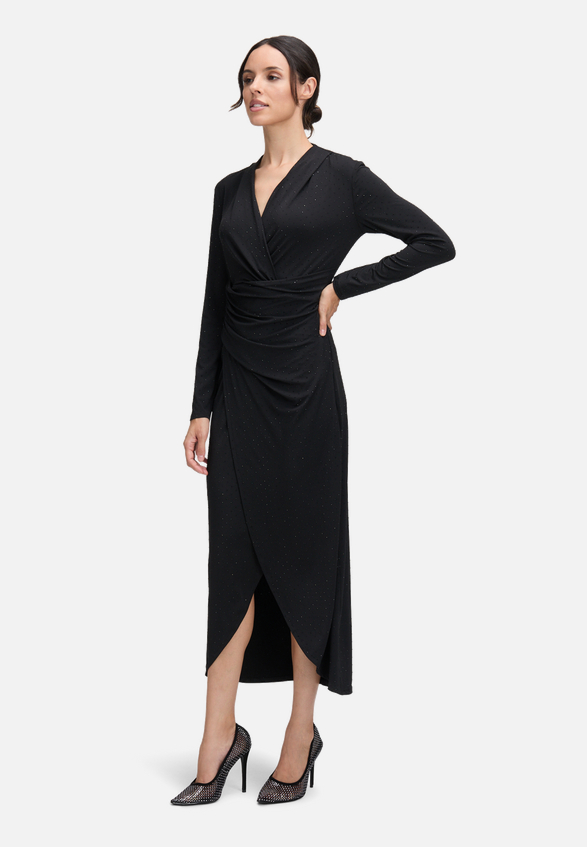 Abendkleid mit V-Ausschnitt / Modellfoto Vorderseite