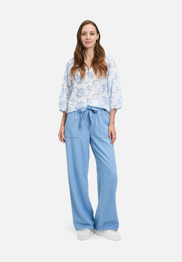 Casual-Hose mit elastischem Bund / Modellfoto Vorderseite (Outfit)