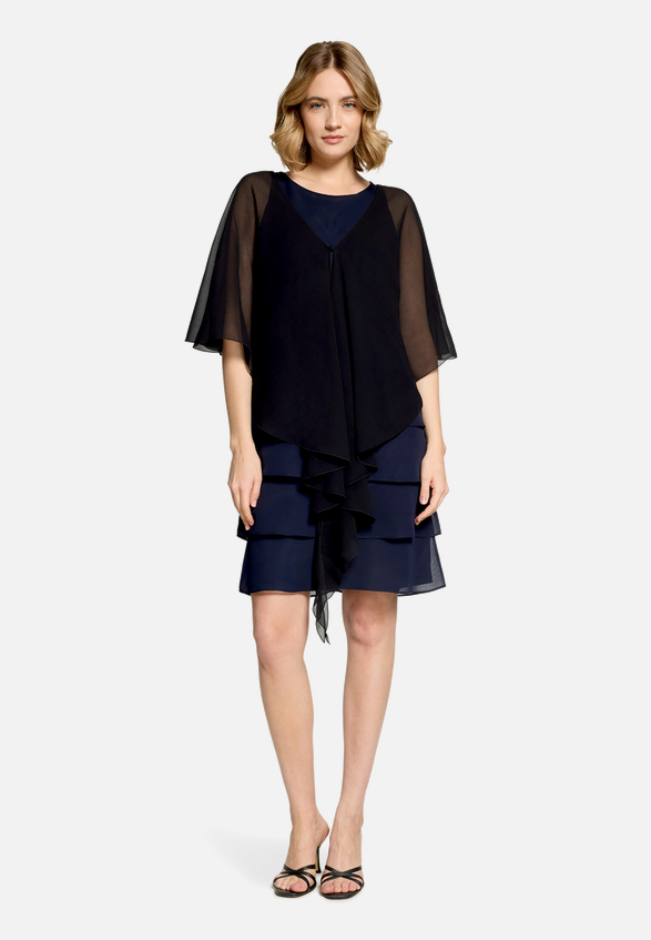 Chiffonstola mit Volant / Modellfoto Vorderseite (Outfit)