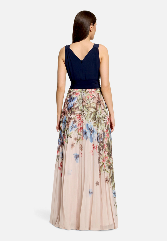 Abendkleid mit Plissee / Modellfoto Rückseite