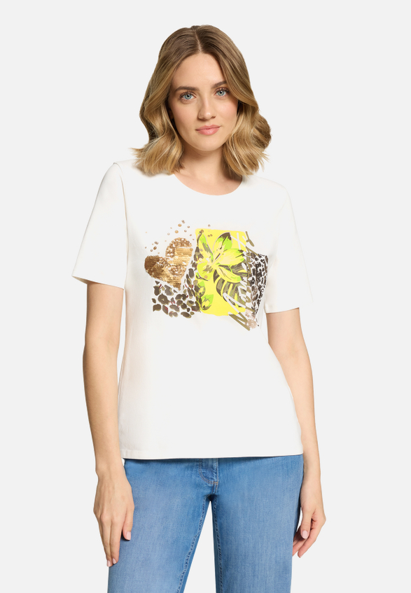 Basic Shirt mit Aufdruck / Modellfoto Vorderseite