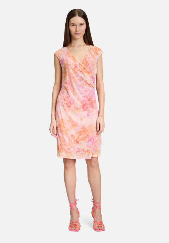 Casual-Kleid ohne Arm / Modellfoto Vorderseite (Outfit)