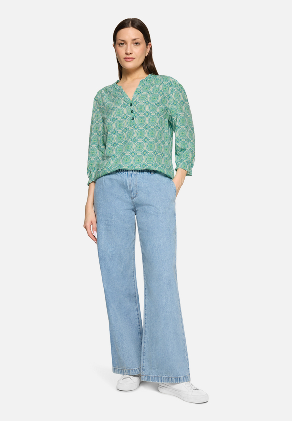 Casual-Bluse mit Raffung / Modellfoto Vorderseite (Outfit)