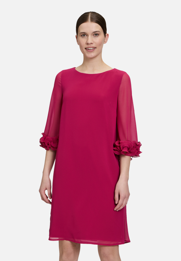 Cocktailkleid mit Rüschen / Modellfoto Vorderseite