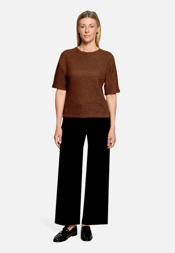 Casual-Shirt mit Lurexfaden / Modellfoto Vorderseite (Outfit)