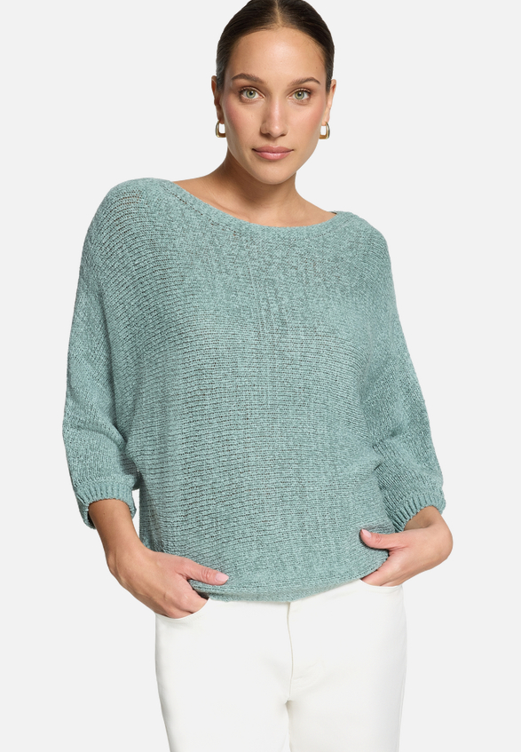 Strickpullover mit Fledermausärmeln / Modellfoto Vorderseite