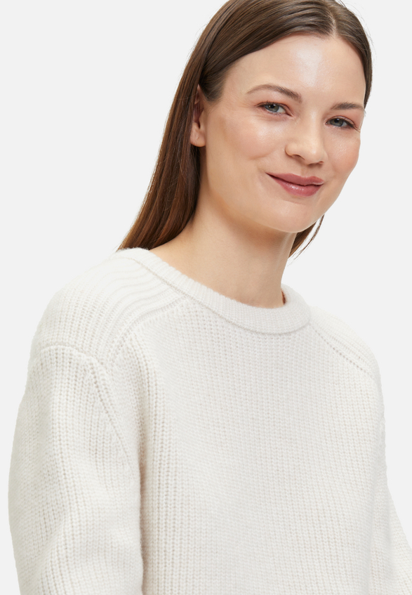Strickpullover mit Schmuckkanten / Detailbild