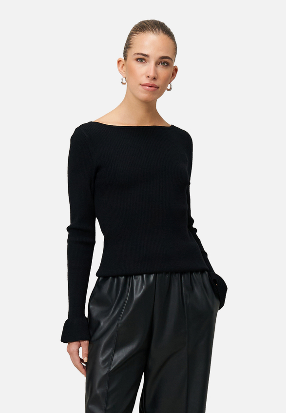Pullover mit Volants am Ärmel / Modellfoto Vorderseite