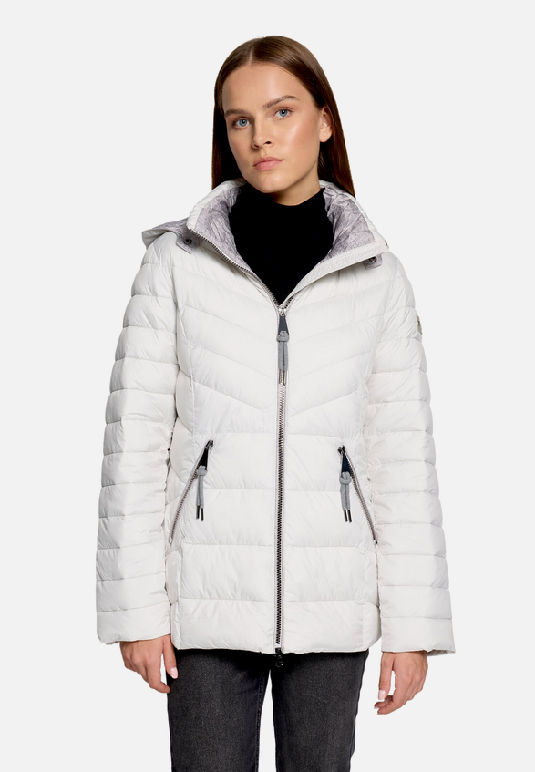 Steppjacke mit abnehmbarer Kapuze / Detailbild