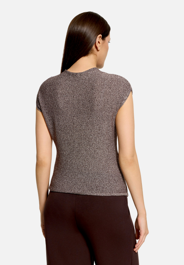 Kurzarm-Shirt mit Kragen / Modellfoto Rückseite
