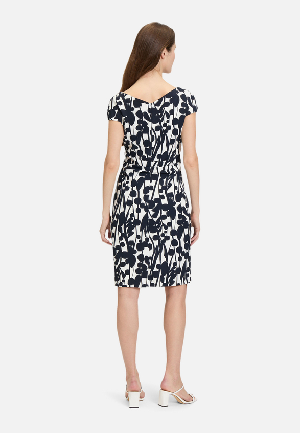 Cocktailkleid kurzarm / Modellfoto Rückseite