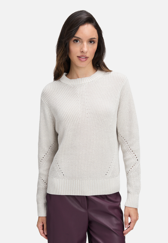 Strickpullover mit Lurexfaden / Modellfoto Vorderseite