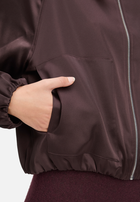 Bomberjacke mit Eingrifftaschen / Detailbild