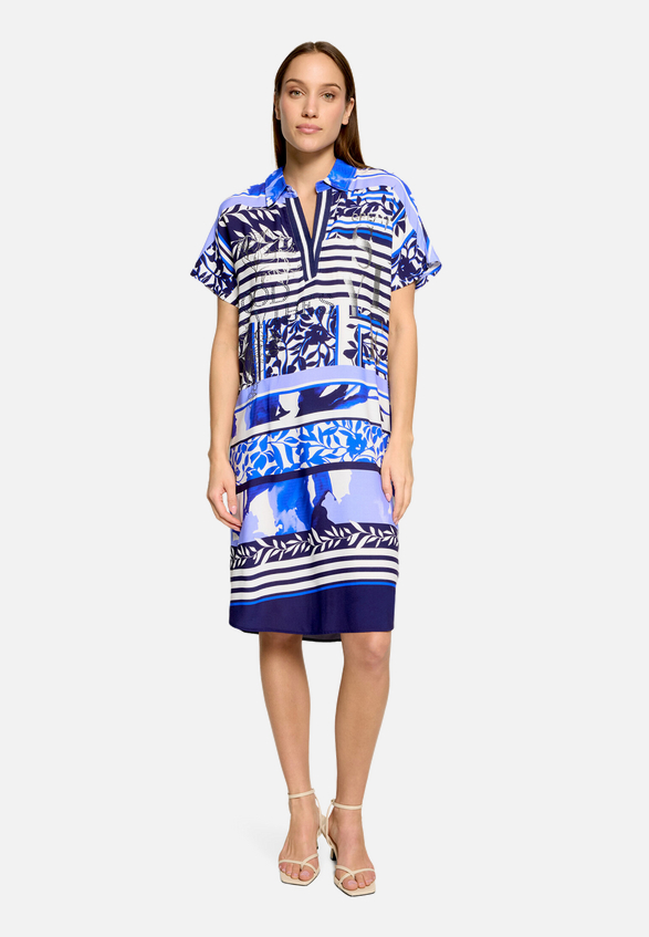 Sommerkleid mit überschnittenen Ärmeln / Modellfoto Vorderseite