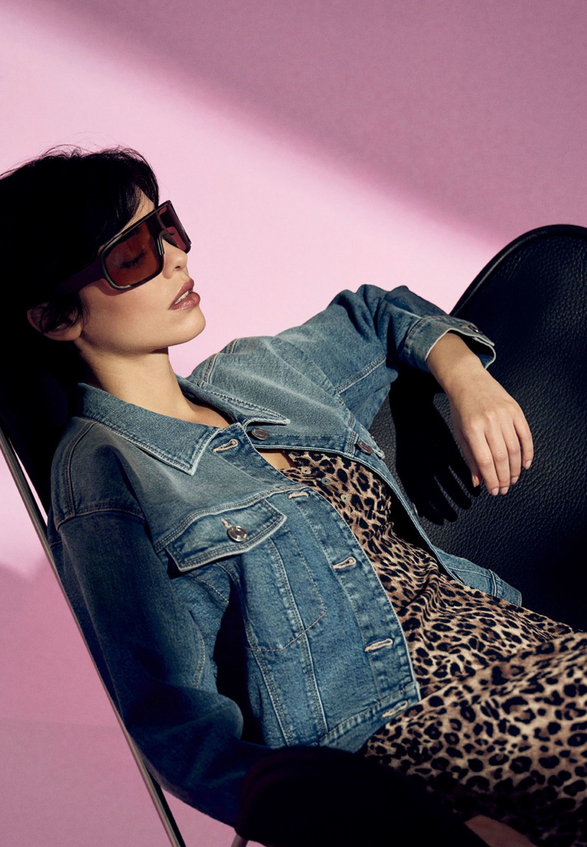 Jeansjacke kurz mit Knopfleiste  / Imagebild