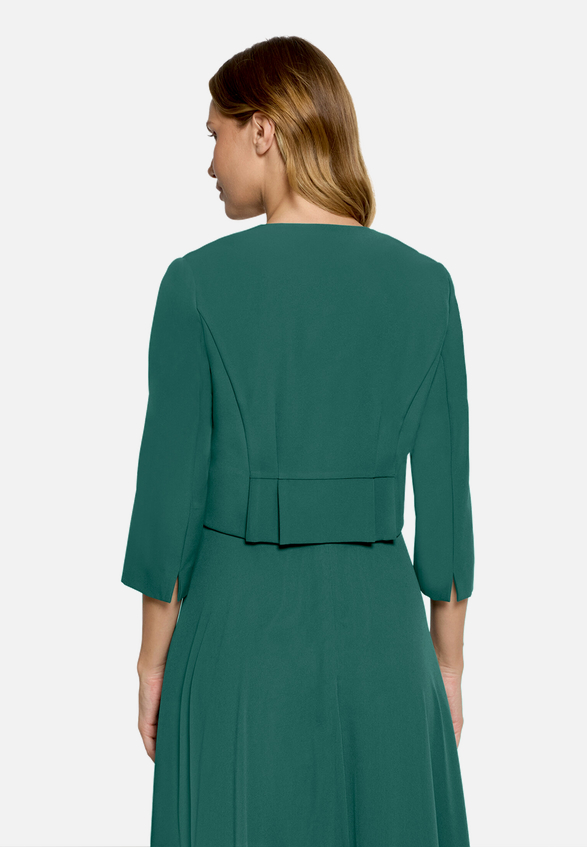 Bolero-Jacke mit Kellerfalten / Modellfoto Rückseite