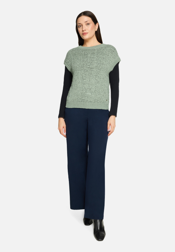 Strickpullover mit Rundhalsausschnitt / Modellfoto Vorderseite (Outfit)