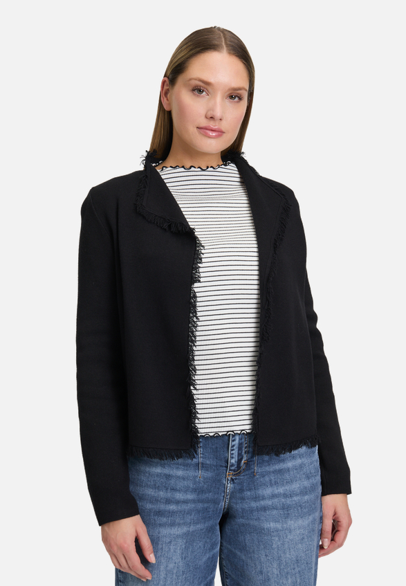 Strick-Cardigan mit Fransen / Modellfoto Vorderseite