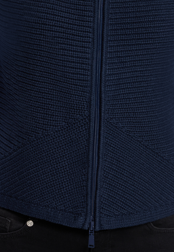 Grobstrickjacke ohne Arm / Detailbild