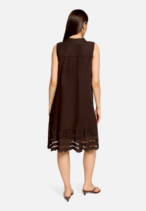 Casual-Kleid mit Stickerei / Modellfoto Rückseite
