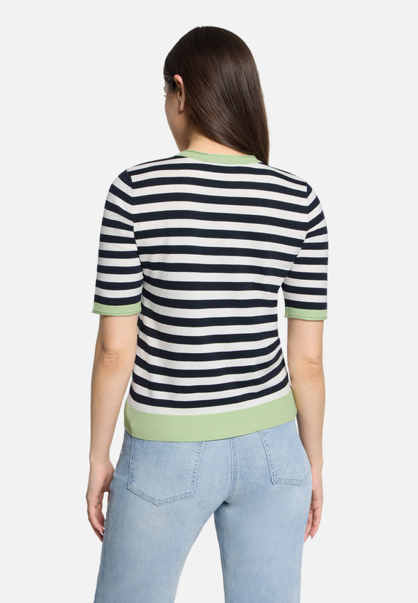 Basic-Pullover kurzarm / Modellfoto Rückseite