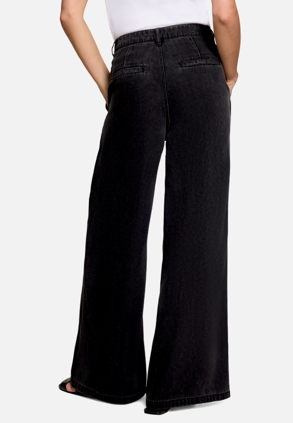 Wideleg-Hose mit Bundfalten  / Modellfoto Rückseite