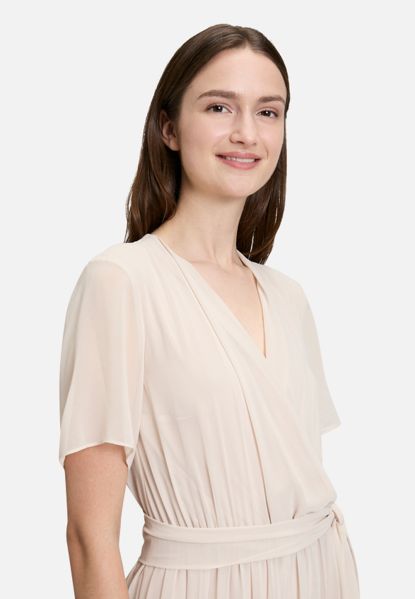Jumpsuit mit Plissee / Detailbild