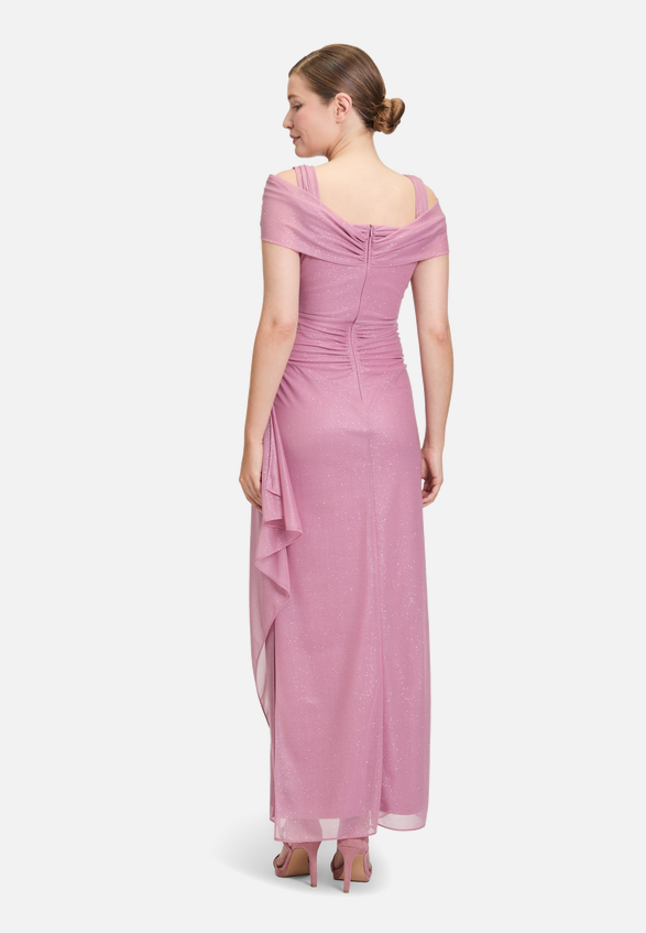 Abendkleid im Glitzer-Look / Modellfoto Rückseite