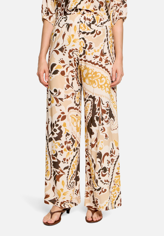 Palazzo-Hose mit Gummizug / Modellfoto Vorderseite