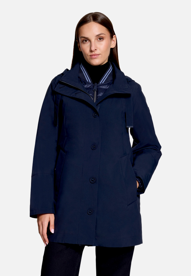 Funktionsjacke  mit abnehmbarer Kapuze / Modellfoto Vorderseite