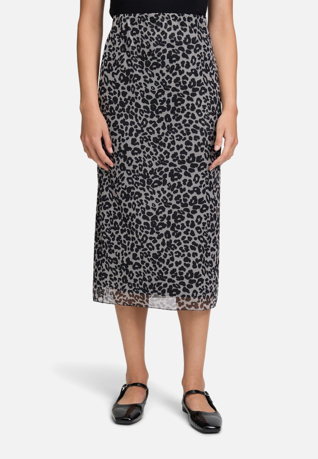 Bleistiftrock mit Leoprint / Modellfoto Vorderseite