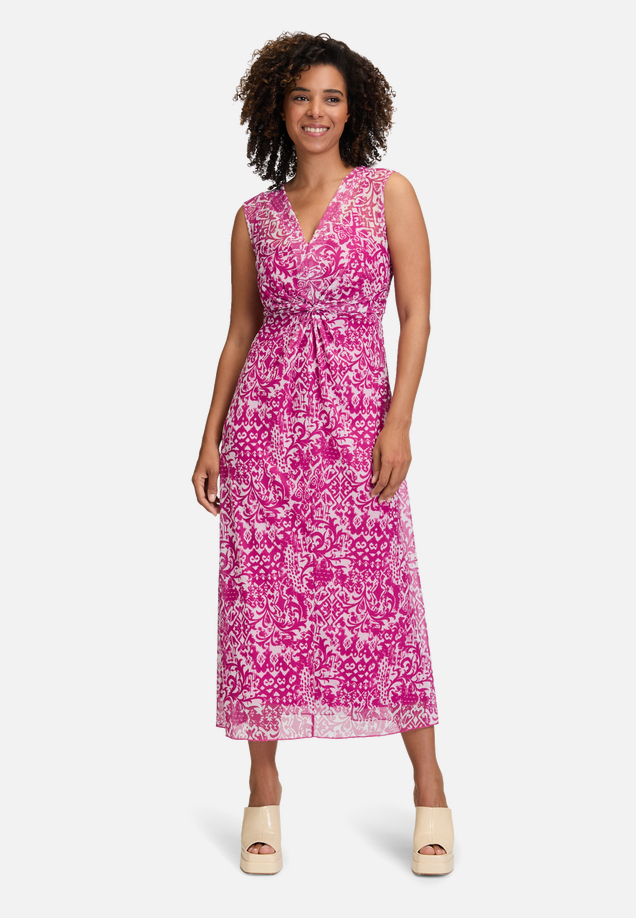 Midikleid ohne Arm / Modellfoto Vorderseite