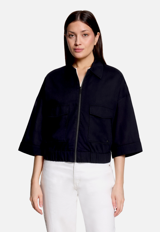 Casual-Jacke mit Kragen / Modellfoto Vorderseite