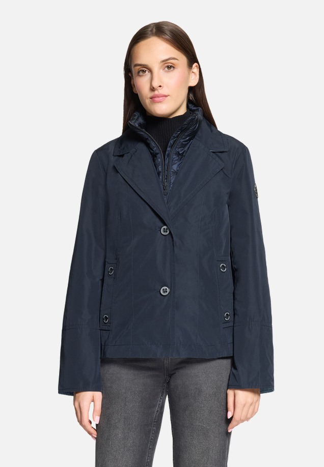 Übergangsjacke mit abnehmbarem Westenteil / Modellfoto Vorderseite