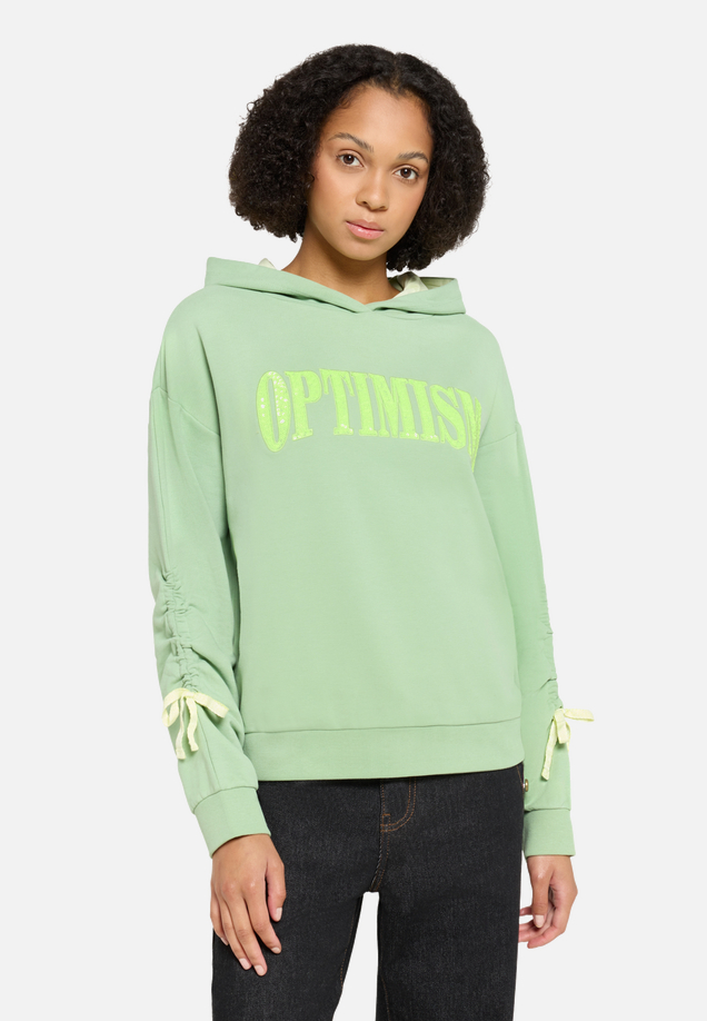 Hoodie mit Kapuze / Modellfoto Vorderseite