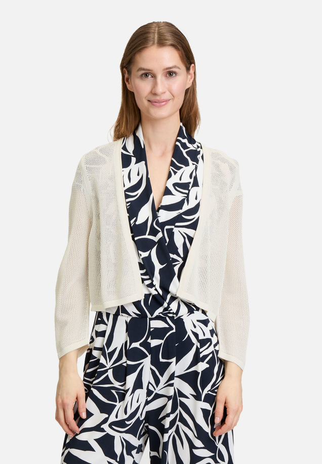 Sommer-Strickjacke mit 3/4 Arm / Modellfoto Vorderseite