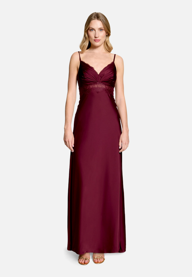 Abendkleid schmal geschnitten / Modellfoto Vorderseite
