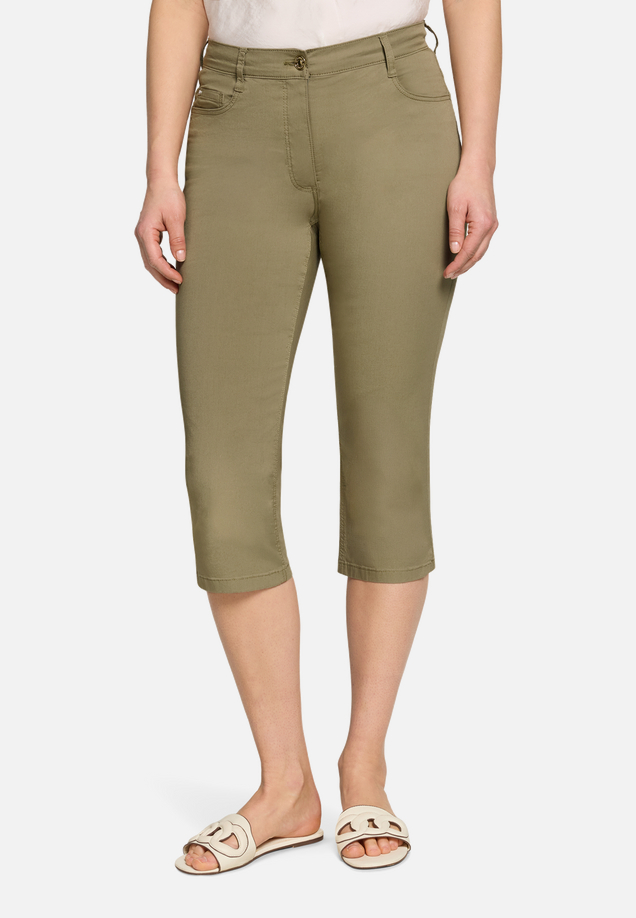 Sommerhose Slim Fit / Modellfoto Vorderseite