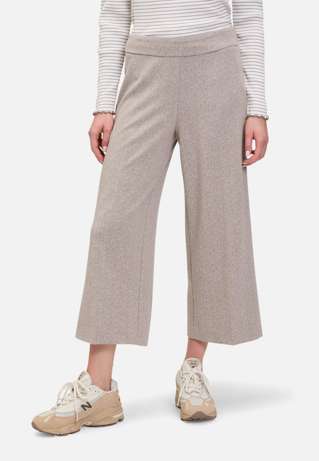 Culotte mit Bügelfalte / Modellfoto Vorderseite