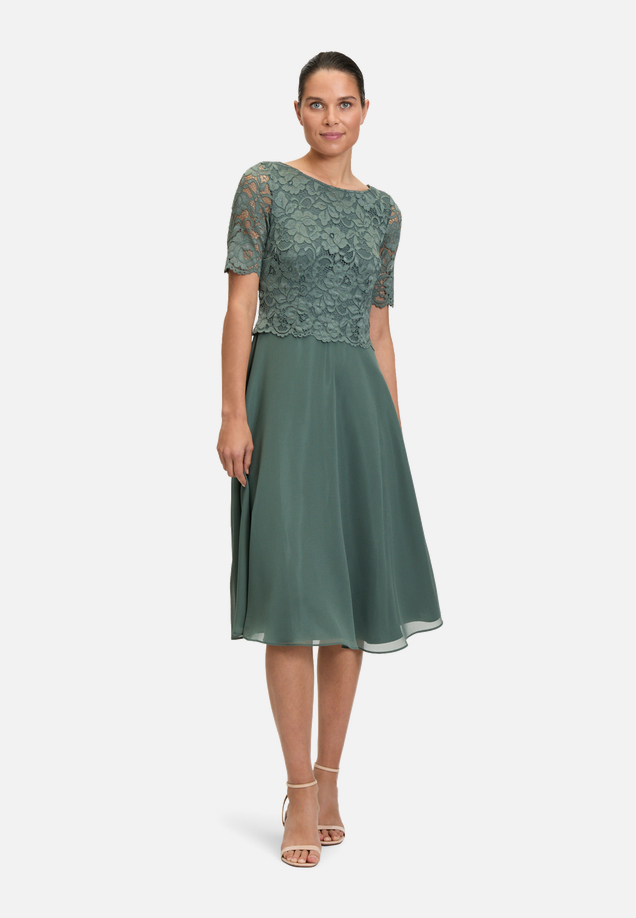 Cocktailkleid mit Spitze / Modellfoto Vorderseite